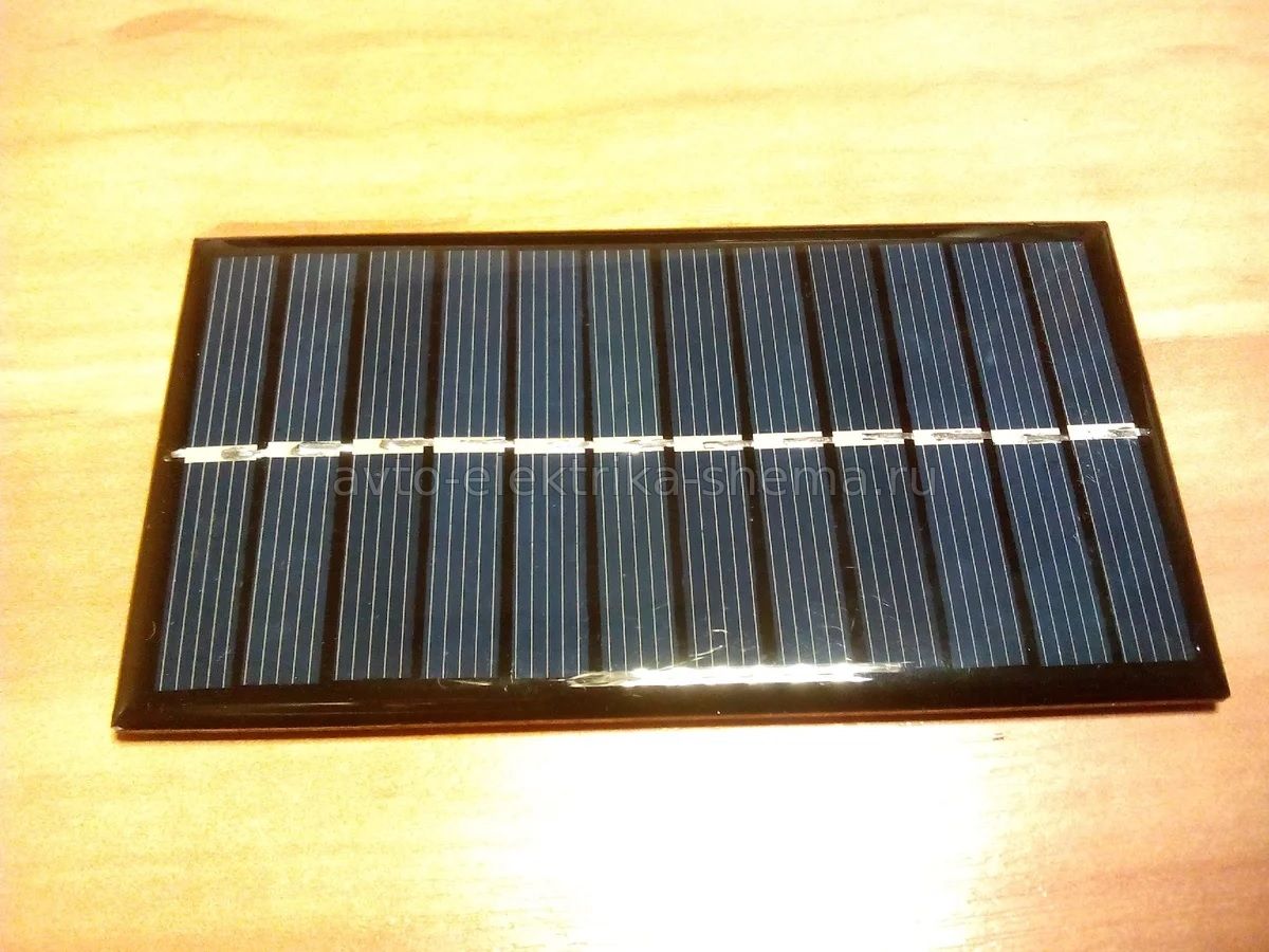 Солнечная батарея для подзарядки аккумулятора на даче