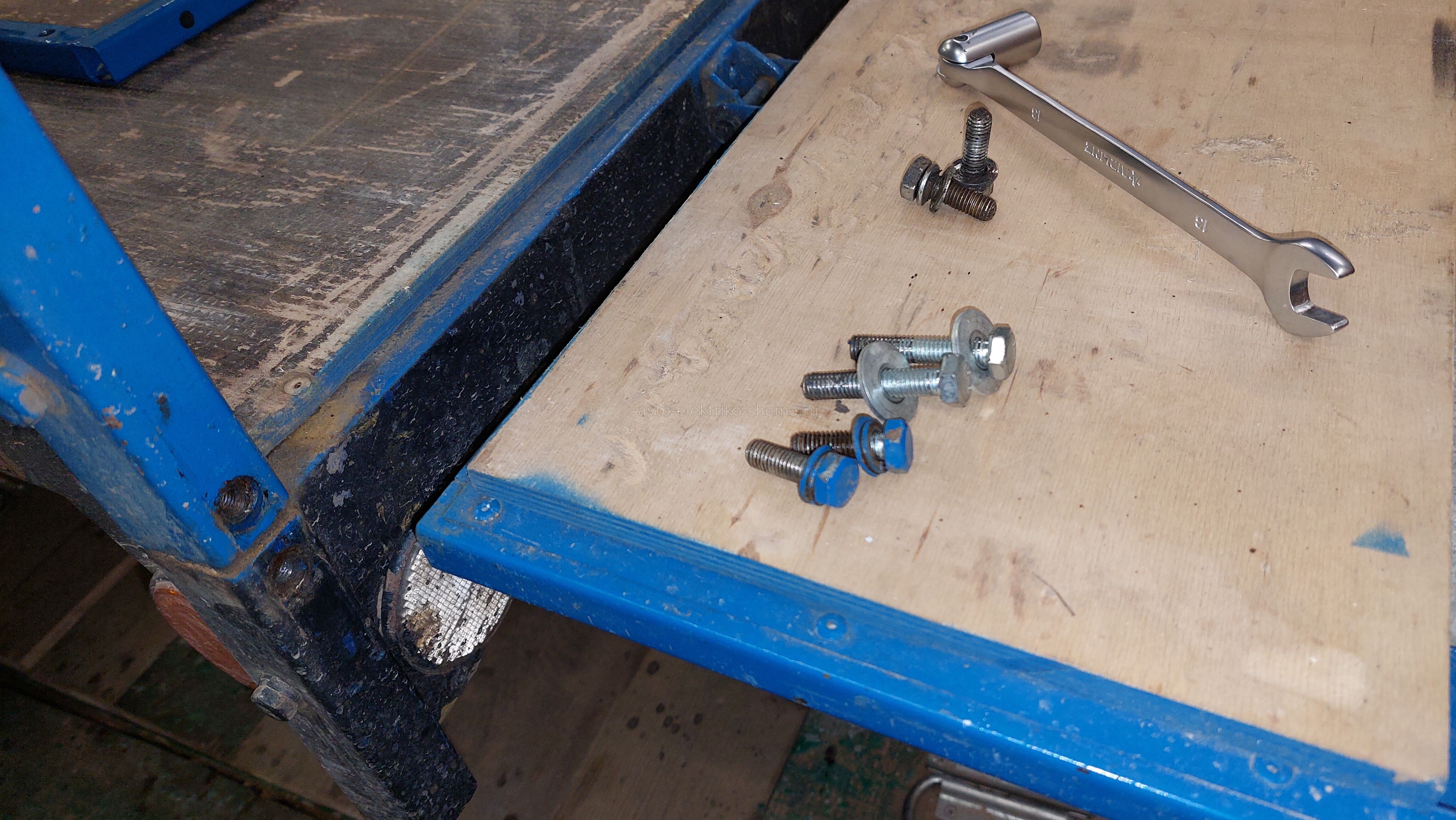 нижнее крепление