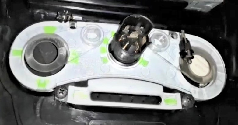 Видеоролик по замене ламп подсветки панели управления отопителем
