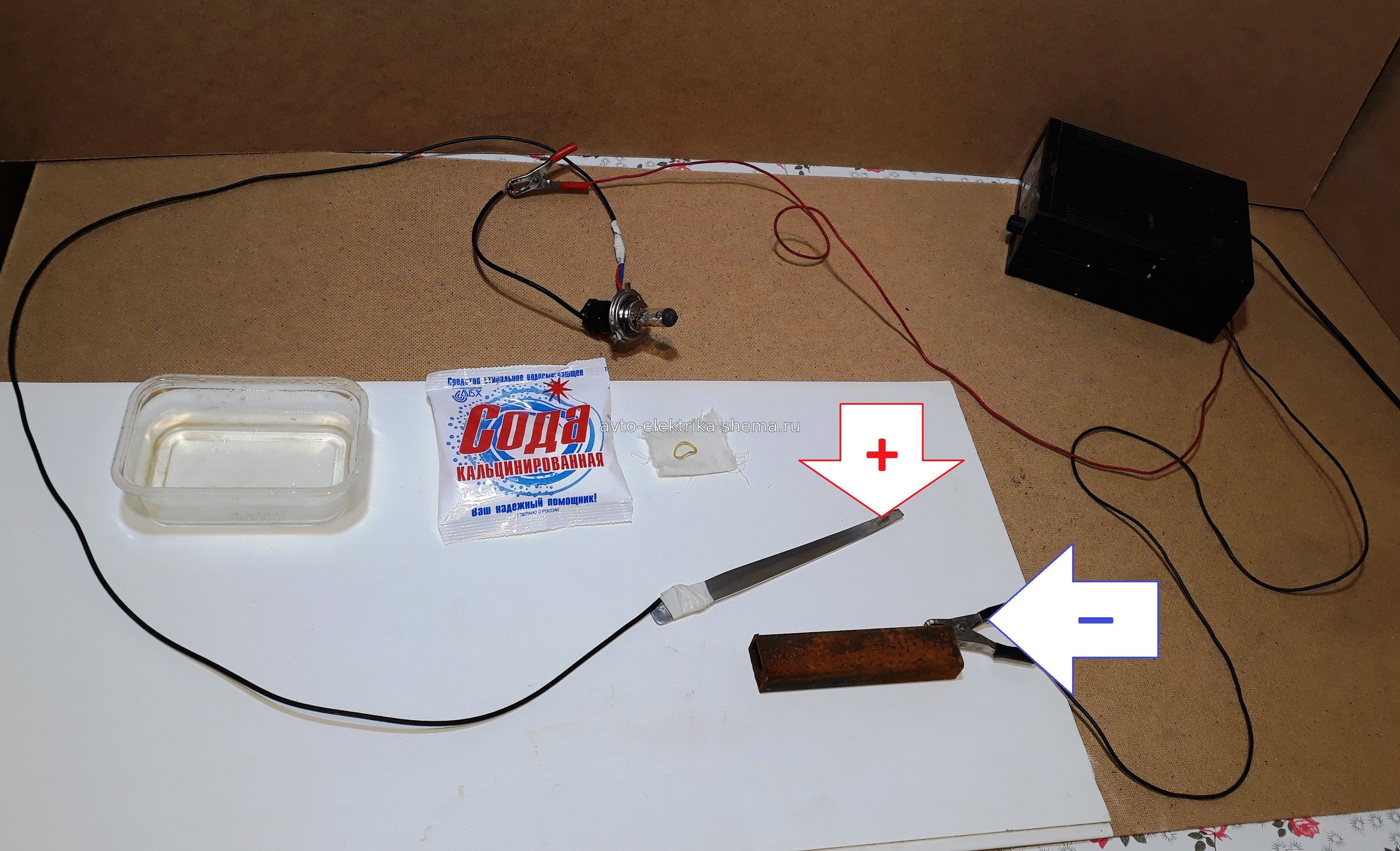 Травление ржавчины и цинкование железа при помощи зарядного устройства или аккумулятора